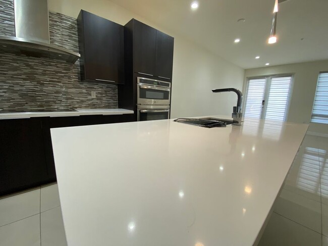 Foto del edificio - 6415 NW 102nd Path