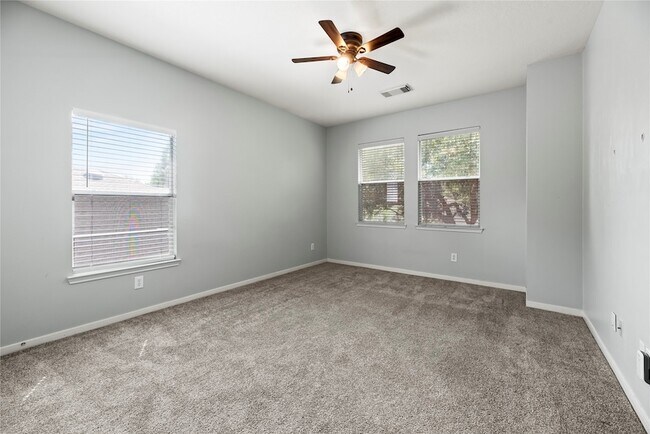 Foto del edificio - 16127 Spur Canyon Ct