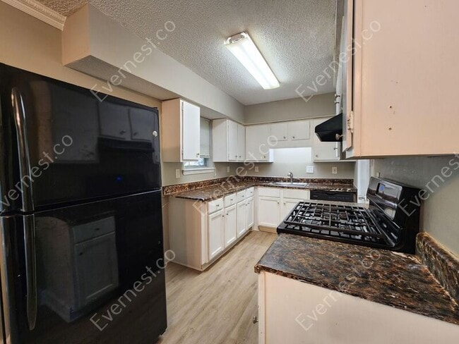 Building Photo - 396 Promenade Ct