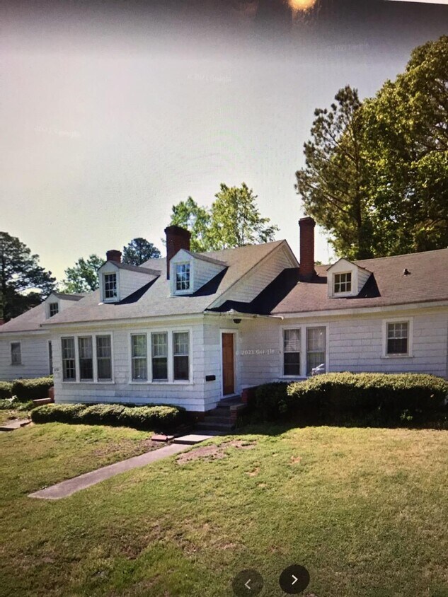 Foto principal - 1202 E 2nd St