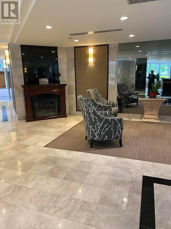 Photo du bâtiment - 511-3233 EGLINTON Ave
