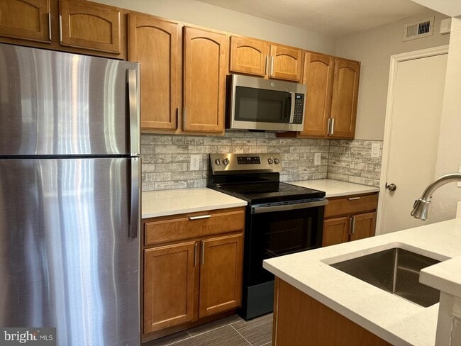 Building Photo - 3916 Penderview Dr