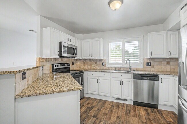 Foto del edificio - 1330 S Monaco St Pkwy