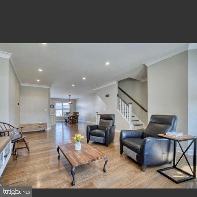 Foto del edificio - 540 Legrace Terrace NE