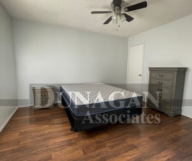 Foto del edificio - Partially Furnished - Upstairs - 2 Bedroom...