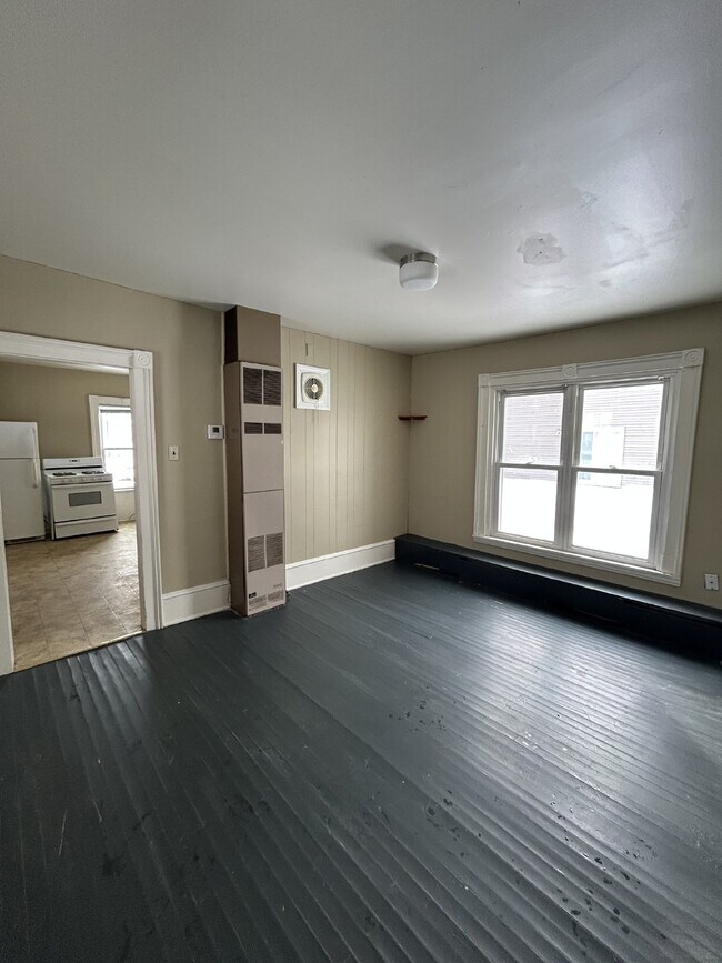 Foto del edificio - 4 bed 1 bath close to Water St, biking/wal...