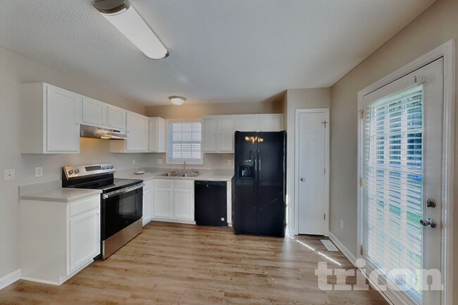 Building Photo - 2112 McKinnon Dr