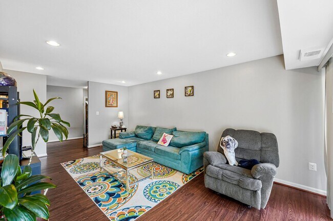 Building Photo - 2 Bedroom 2 Bathroom Condo Available for Rent