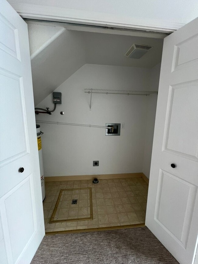 Building Photo - $200 MOVE-IN RENT CREDIT! 2 Bedroom, 1.5 B...