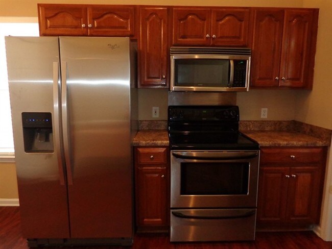 Foto del edificio - 208 Oak Grove Ln