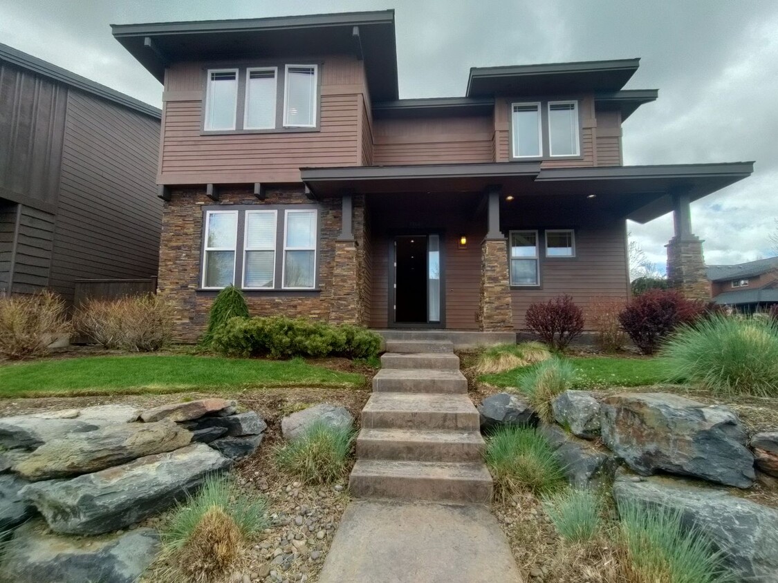 Primary Photo - Stunning Renaissance Home, 5 bedroom 3 ful...