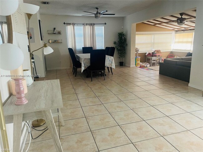 Building Photo - 3 br, 2 bath House - 21000 NE 26th Ave # 0