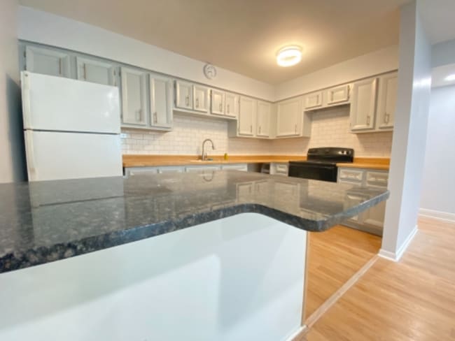 Photo - 9462 Bay Colony Dr Apartment