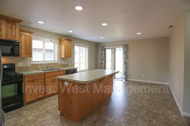Building Photo - 10908 NE 88th Street