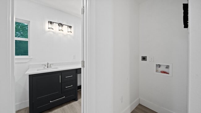 Building Photo - 17411 Rolling Hill Ln