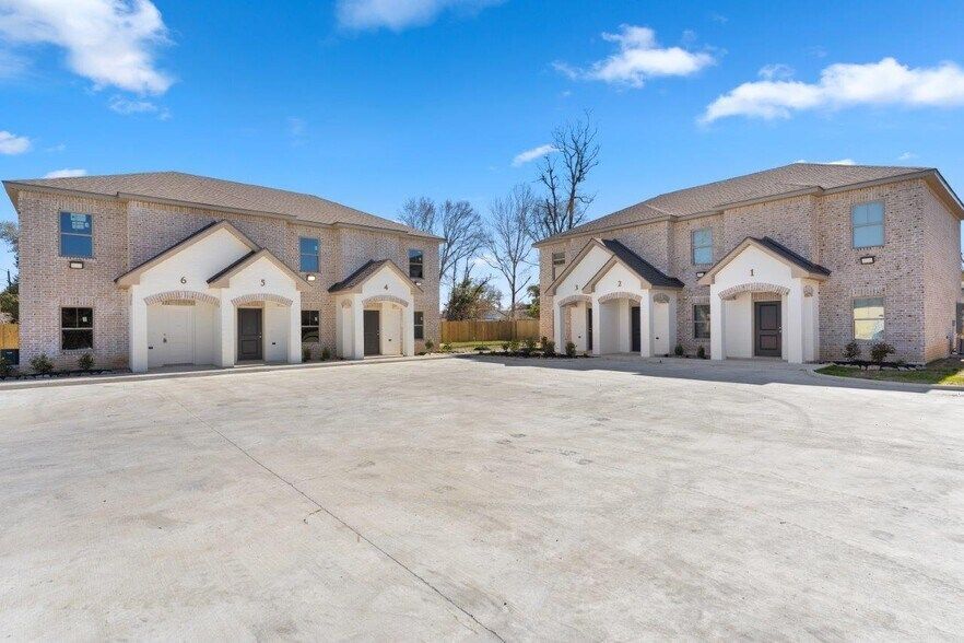 Primary Photo - 2403 Enterprise Blvd