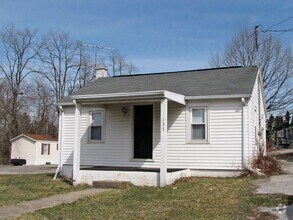 Building Photo - 137 Pear Ave