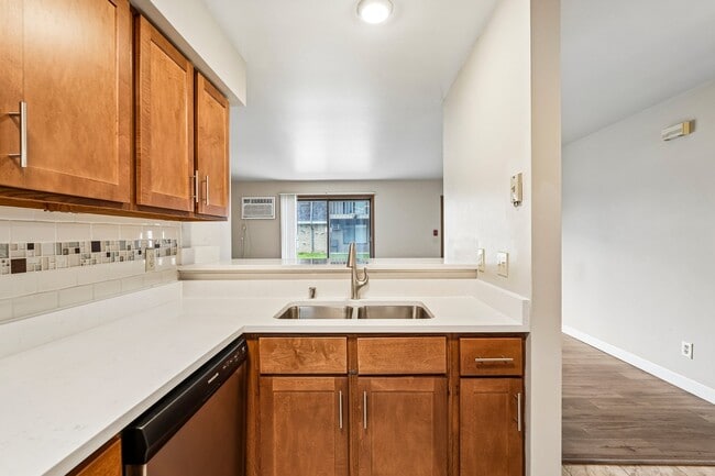 Kitchen - Hemlock Street Apartments