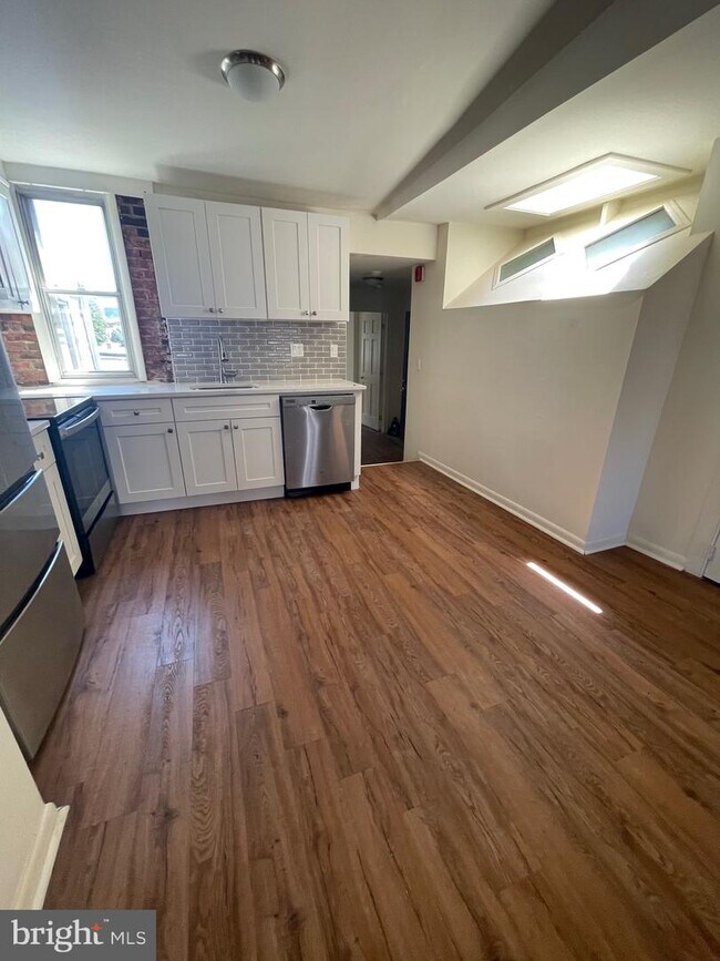 Building Photo - 2534 Poplar St