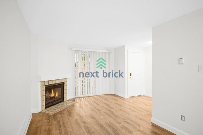 Building Photo - Charming 2 Bedroom 1 Bathroom Condo!