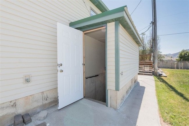 Building Photo - 6508 S 5th Ave