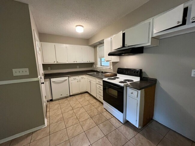 Foto del edificio - Renovated 3 Bedroom 1 Bath Home for Rent!!