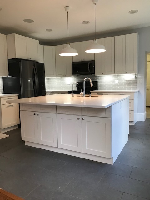 Updated kitchen with modern finishings - 682 W Johnson St