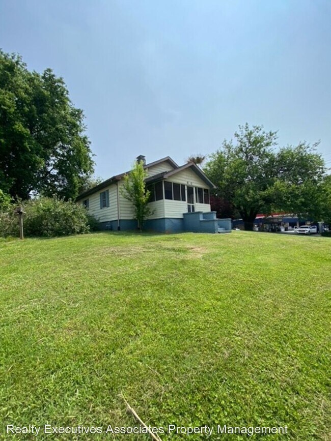 Building Photo - 3 br, 1 bath House - 620 Montvale Road