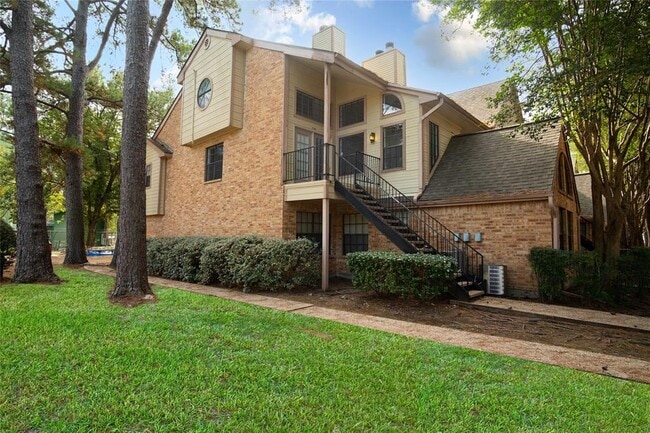 Building Photo - 16800 Sugar Pine Dr