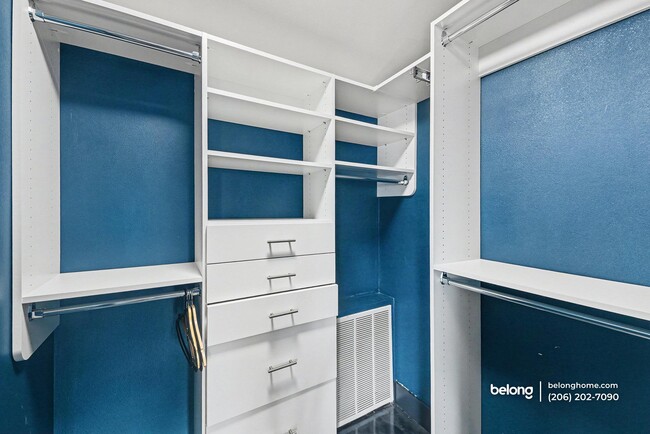 Building Photo - 3815 Interlake Ave N