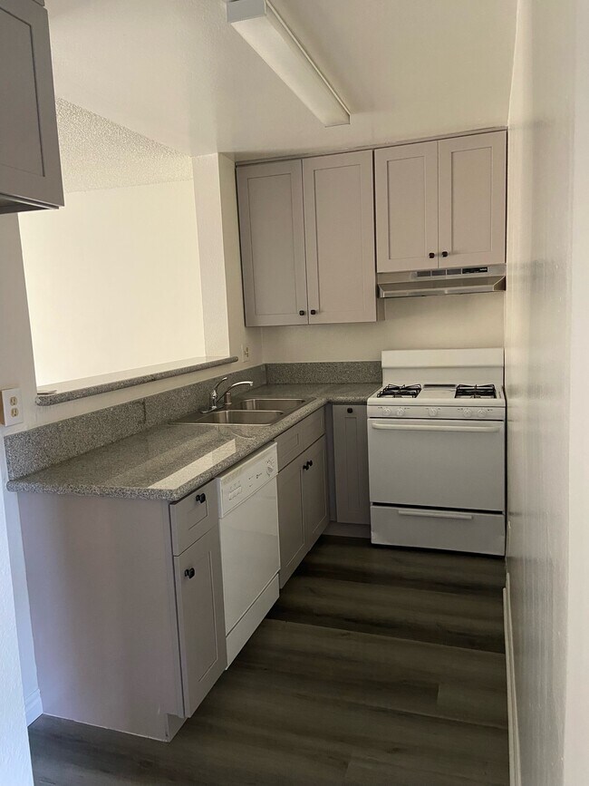 Foto del edificio - 1632 N Formosa Ave