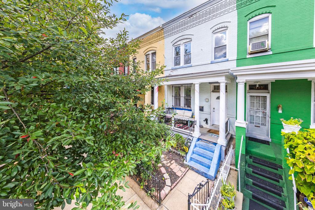 Primary Photo - 1388 E St NE
