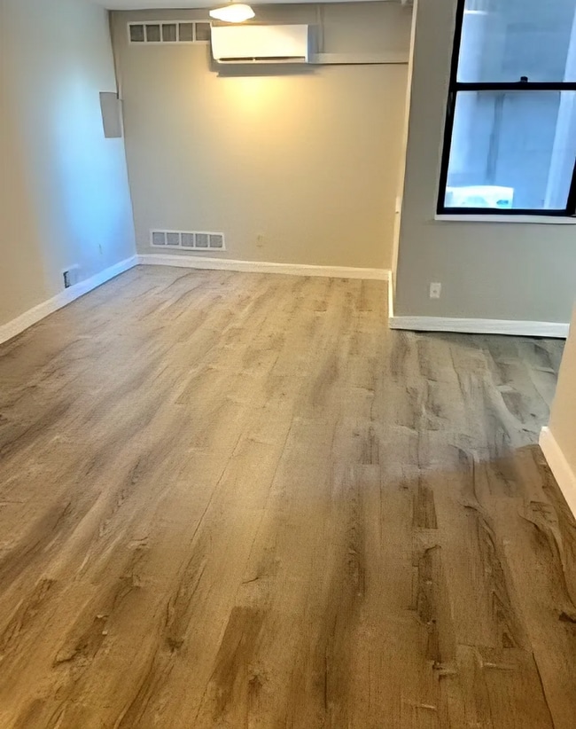 Building Photo - 321 Ella St