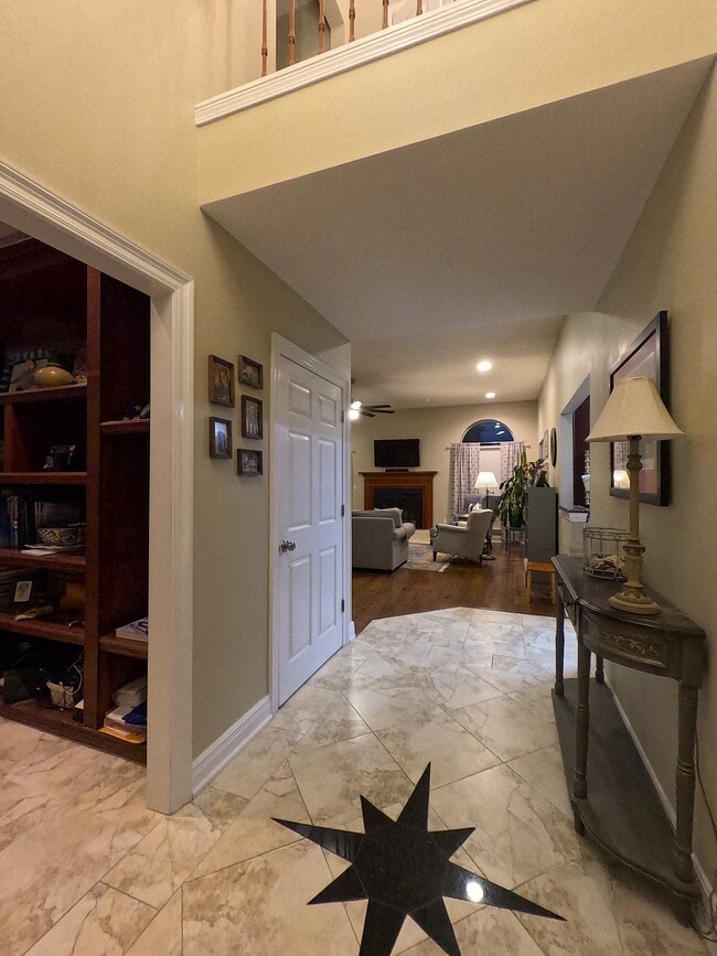 Foto del edificio - 998 Fay Dr