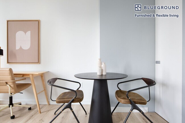 Foto del edificio - 70 W 45th St