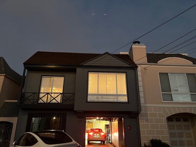 Building Photo - 1430 32nd Ave