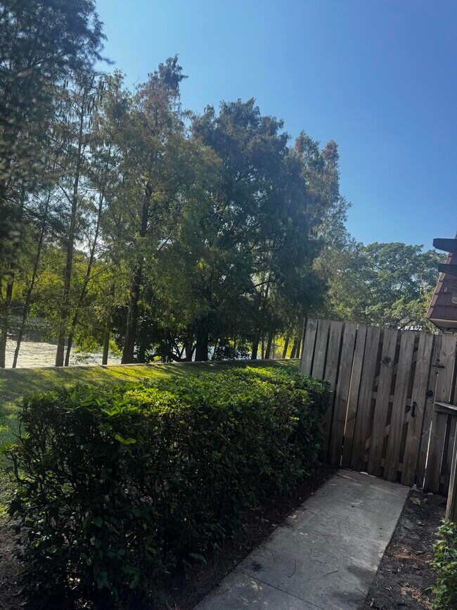 Foto del edificio - 417 4th Ln