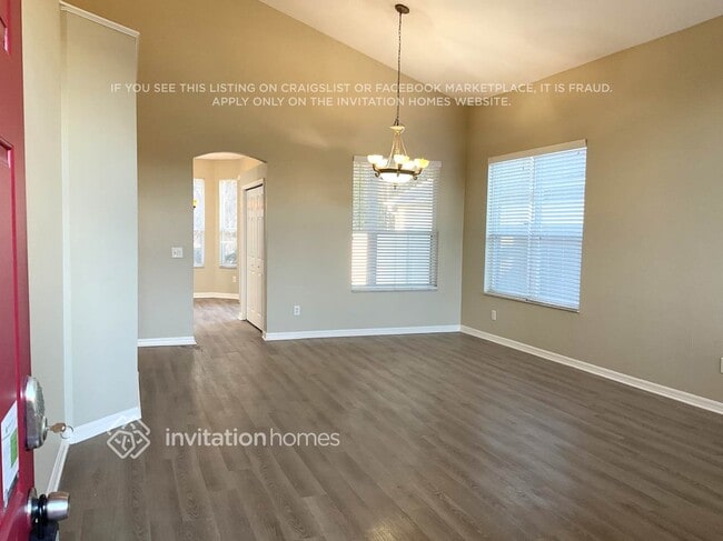 Building Photo - 264 Tavestock Loop