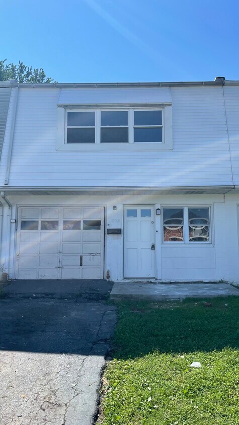 New Garage Door will be installed - 808 E Green St