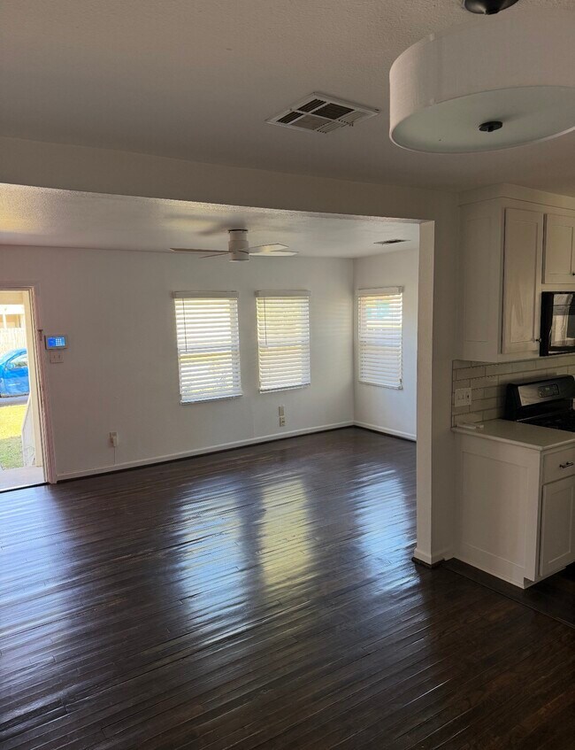 Foto del edificio - 1406 Kirwin St