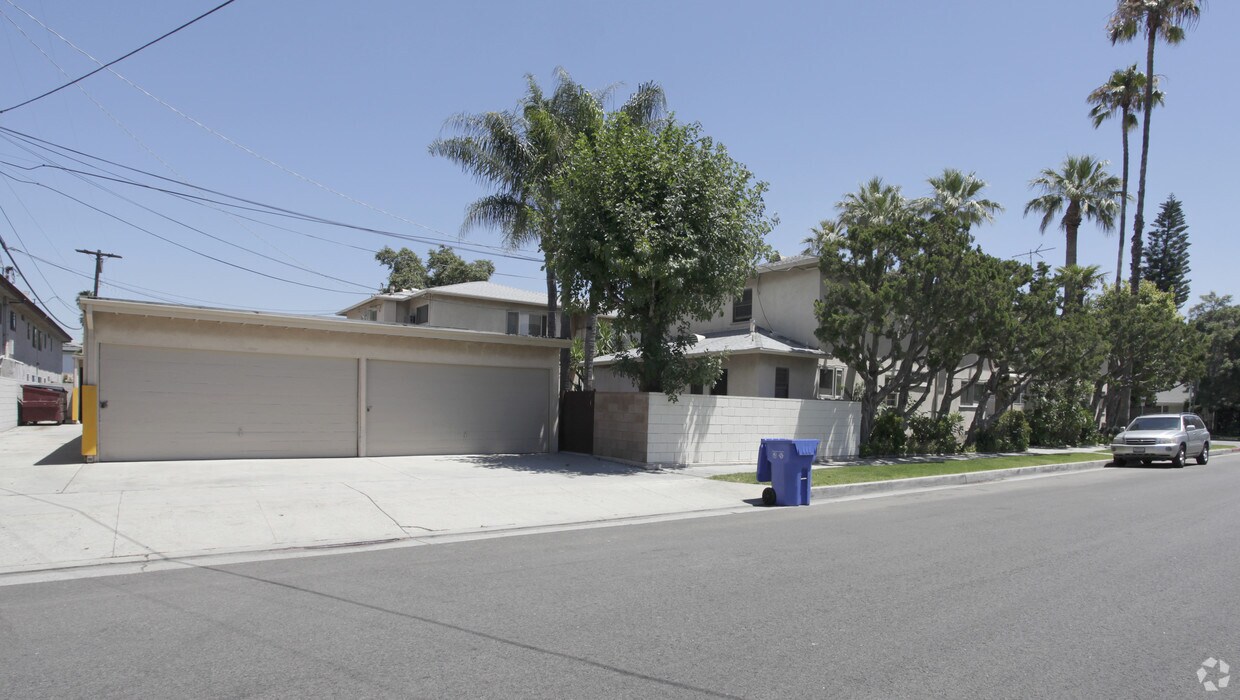 Foto del edificio - 5501-5505 Radford Ave
