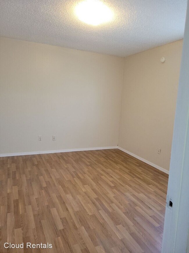 Foto del edificio - 2 br, 1.5 bath House - 1219 ROYAL CREST DRIVE