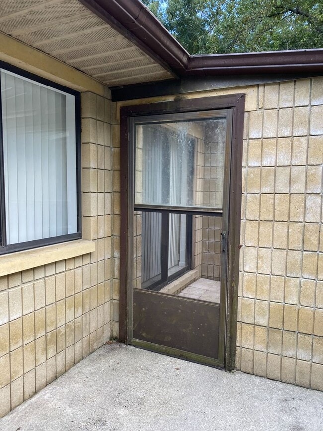Building Photo - 2/2 in Greenleaf!