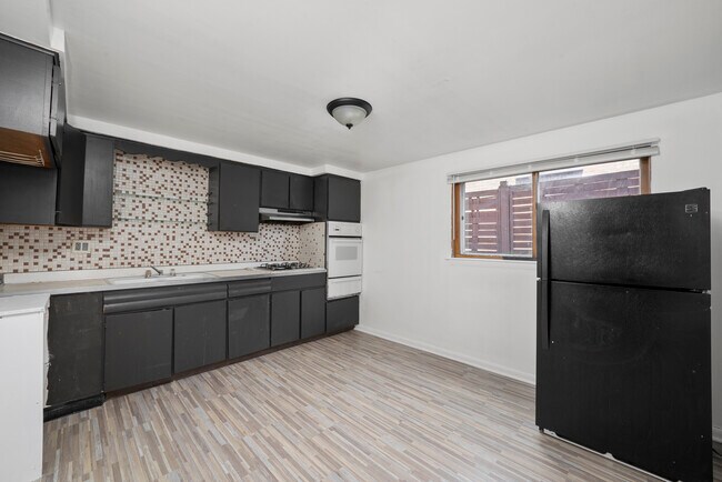 Kitchen - 1914 N 18th Ave
