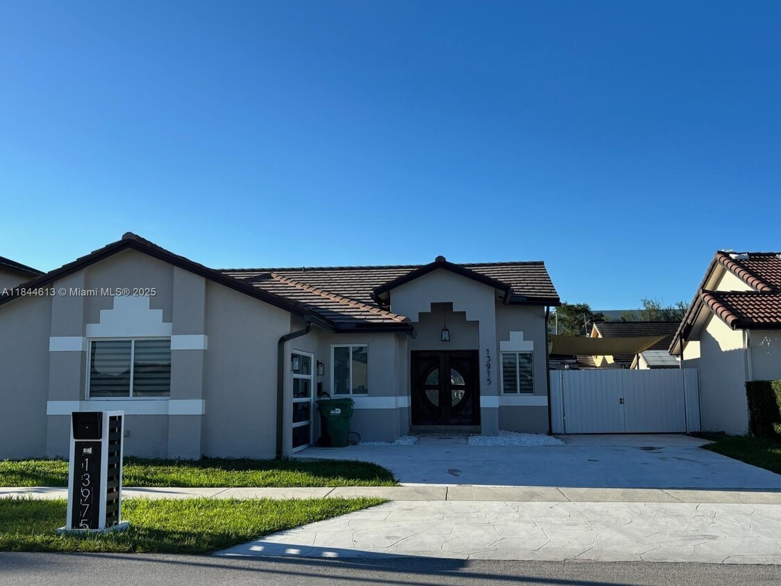 Primary Photo - 13975 SW 9th St
