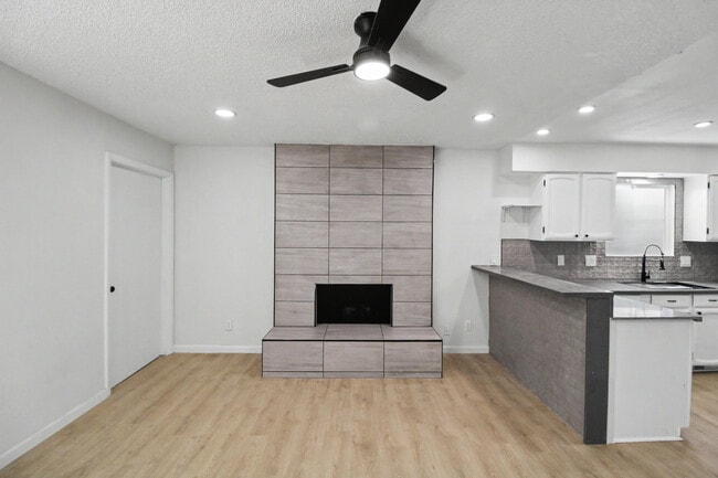 Building Photo - 6325 Christy Ave NE