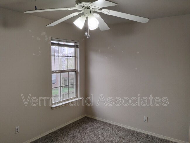Building Photo - 3003 SW Deerfield Blvd