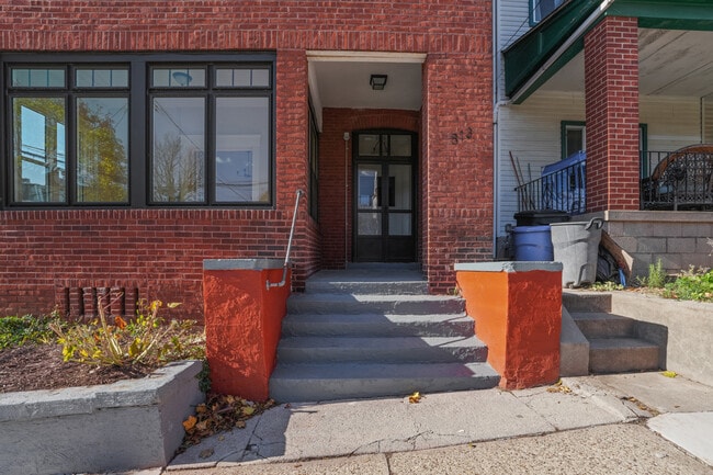 Building Photo - 813 N Sheridan Ave