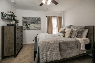 Building Photo - Landmark Apartments- AL