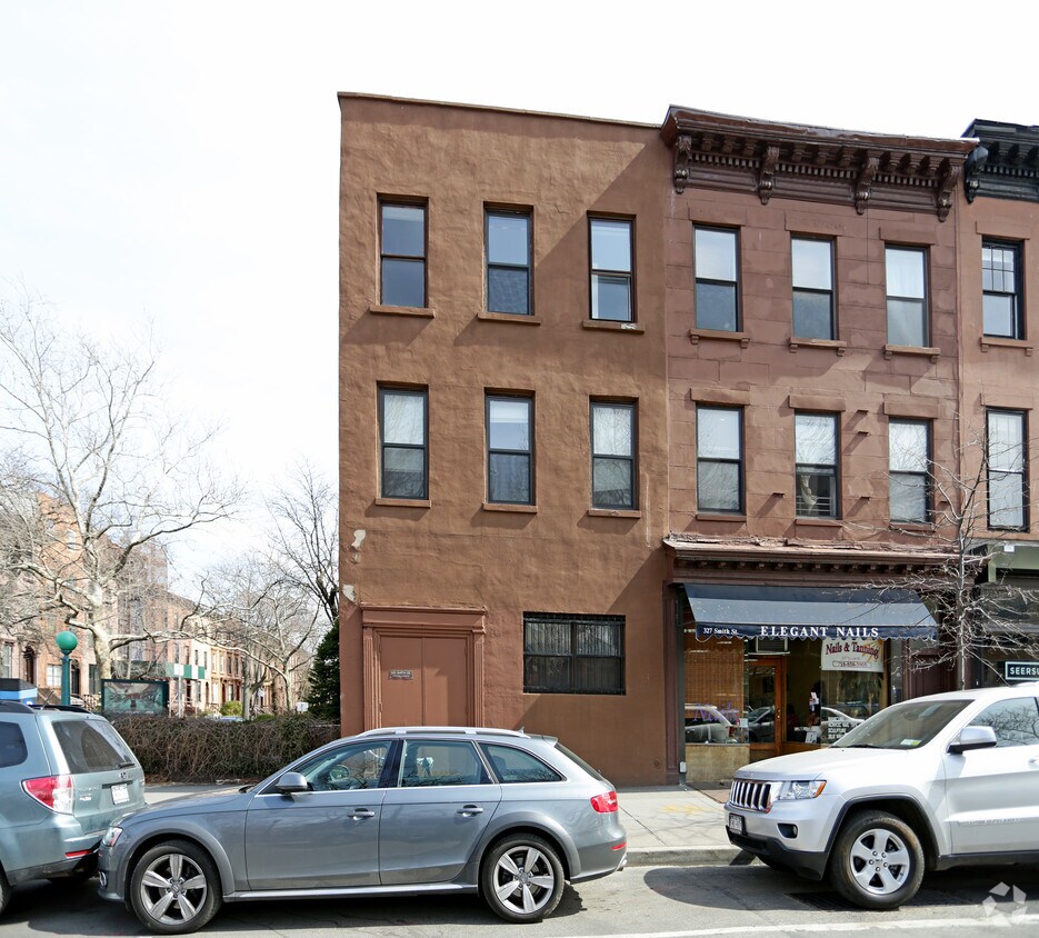 Primary Photo - 325 Smith St